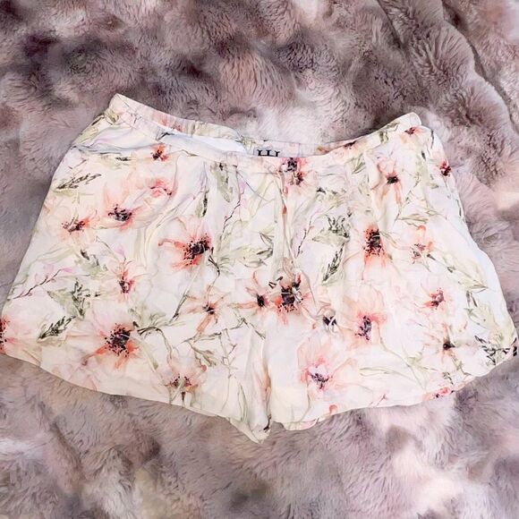 Haute Hippie drawstring silk shorts in floral-print georgette. - Picture 4 of 10